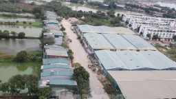 Kho, xưởng ngang nhiên mọc trên đất trường học
