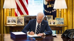 Tổng thống Biden ký thành luật gói cứu trợ 1,9 nghìn tỷ USD