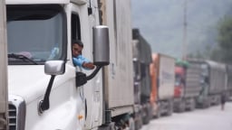 Bộ Công Thương: Đề nghị tiêm vaccine cho lao động ngành vận tải và logistics