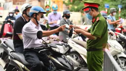 Điểm mới về giấy đi đường đối với người dân Hà Nội trong thời gian giãn cách xã hội