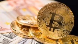 'Cá voi' tranh thủ mua thêm tiền ảo Bitcoin khi giá giảm