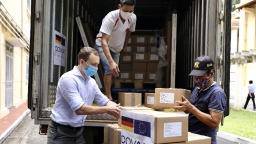 Hơn 852.000 liều vaccine Covid-19 Chính phủ Đức hỗ trợ đã về đến Hà Nội