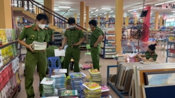Quảng Ngãi: Phát hiện gần 3.000 sách lậu trong siêu thị