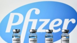 Mỹ viện trợ thêm 1,2 triệu liều vaccine Pfizer đã về đến TP.HCM