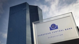 ECB giữ nguyên chính sách tiền tệ bất chấp lạm phát kỷ lục