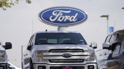 Hãng xe Ford giảm sản lượng tại 8 nhà máy do thiếu chip