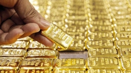 Giá vàng tiếp tục tăng vọt