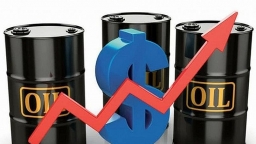 Giá dầu thô thế giới đồng loạt bật tăng, vượt mốc 100 USD/thùng