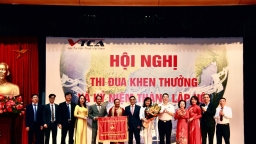 Hội Tư vấn Thuế Việt Nam kỷ niệm 14 năm thành lập và nhận Cờ thi đua của Chính phủ