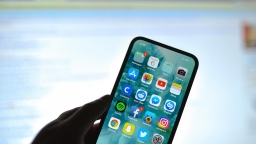 Apple sẽ ra mắt iPhone có màn hình tràn viền hoàn toàn vào năm 2024
