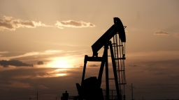 Giá dầu Brent “lao dốc” xuống dưới 106 USD/thùng