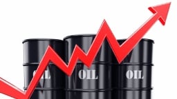Giá dầu đồng loạt tăng, giao dịch trên mức 121 USD/thùng