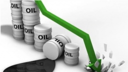 Giá dầu trượt dốc nhẹ xuống dưới mốc 120 USD/thùng