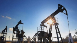 Giá dầu Brent leo dốc ở mức hơn 114 USD/thùng