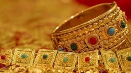 Giá vàng thế giới giảm sâu, vàng trong nước vẫn trụ 69 triệu đồng/lượng