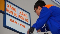 Giá xăng giảm 100 - 400 đồng/lít