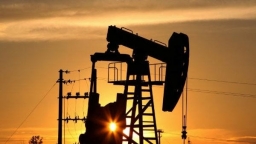 Giá dầu chững ở mức hơn 106 USD/thùng
