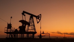 Giá dầu giảm, giao dịch dưới mức 100 USD/thùng