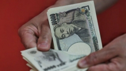Thách thức khi chính phủ Nhật Bản hãm đà giảm của đồng yen