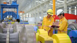 Xem xét điều chỉnh lương tối thiểu, lương của khu vực DNNN