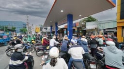 Tp.HCM: Người dân vẫn “chật vật” khi đổ xăng