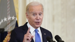 Thế khó của Tổng thống Joe Biden trong nỗ lực áp thuế các công ty dầu mỏ