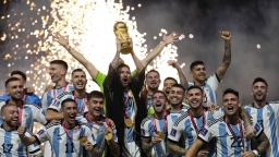 Chiến thắng World Cup 2022 tạm xoa dịu nỗi đau kinh tế của Argentina