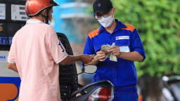 Giá xăng tăng mạnh ngày đầu năm 2023