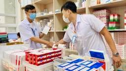 Chính phủ ban hành Nghị quyết 'gỡ khó' về thuốc, trang thiết bị y tế
