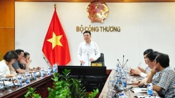 Bộ trưởng Nguyễn Hồng Diên: 'Không để đứt gãy, để thiếu nguồn cung xăng dầu'