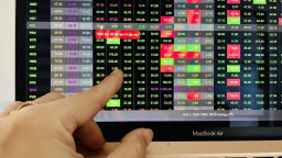 VCB lập đỉnh giúp VN-Index tăng gần 12 điểm