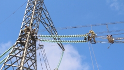 Bộ Công Thương yêu cầu gấp rút làm đường dây truyền tải điện ra Bắc