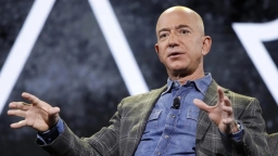 Jeff Bezos vượt Elon Musk lấy lại ngôi giàu nhất thế giới