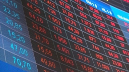 Gần 400 mã cổ phiếu giảm, VN-Index mất hơn 3 điểm