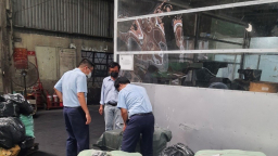 Tp.HCM: Thu giữ số lượng lớn thực phẩm đông lạnh không rõ nguồn gốc