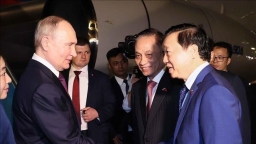 Tổng thống Putin đến Hà Nội, bắt đầu thăm Việt Nam