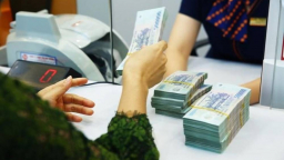 Bộ Chính trị: Rà soát khung khổ pháp lý để sửa đổi hoặc bãi bỏ cơ chế tài chính và thu nhập đặc thù