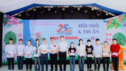 Trao tặng học bổng Quỹ Vì Tầm Vóc Việt tại Nghệ An