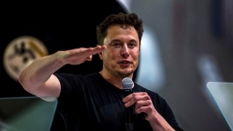 Tỷ phú Elon Musk chê Fed 'ngớ ngẩn' khi chưa giảm lãi suất