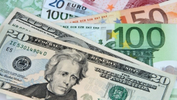 Nga âm thầm nhập khẩu tiền giấy USD và euro