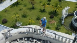 Tiến hành tháo dỡ biệt thự hàng nghìn m2 xây trái phép ở Bình Thuận