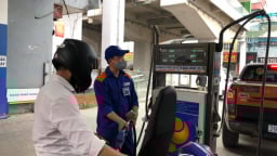 Giá xăng RON 95 giảm hơn 1.700 đồng/lít