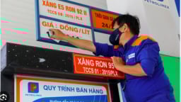 Giá xăng, dầu đồng loạt tăng hơn 400 đồng/lít