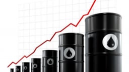 Giá dầu thế giới tăng mạnh do xung đột giữa Iran và Israel tiếp tục leo thang