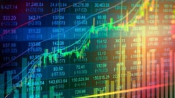 VN-Index giảm nhẹ, chật vật giữ mốc 1.365 điểm