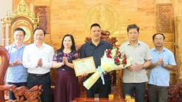 Quảng Trị: Biểu dương công dân Văn Tiến Lực hiến đất cho dự án đường tránh phía Đông