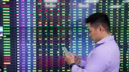 VN-Index vượt mốc 1.580 điểm