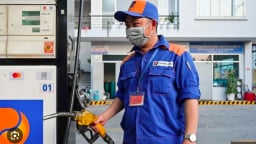 Giá xăng, dầu đồng loạt giảm đến hơn 700 đồng/lít