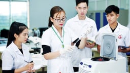 Bộ Nội vụ đề xuất chính sách vượt trội về lương thưởng với chuyên gia