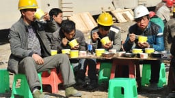 Kinh tế Trung Quốc giảm tốc mạnh vì đối đầu thuế quan với Mỹ